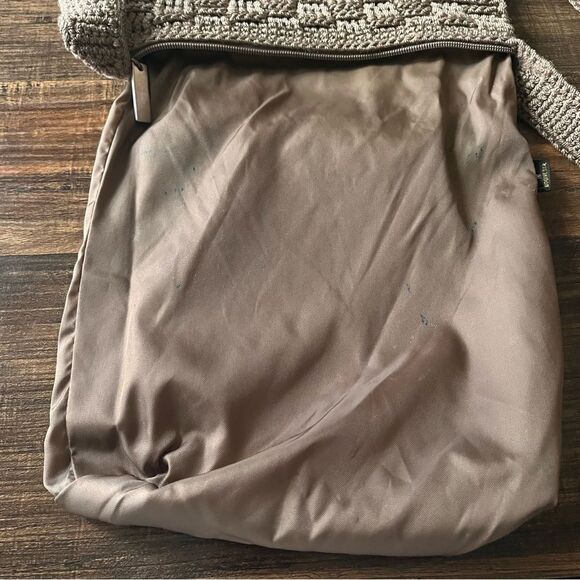 The SAK Handmade Tan/Beige Crochet Knit & Nylon Zip Top Shoulder Bag Handbag - Picture 7 of 9